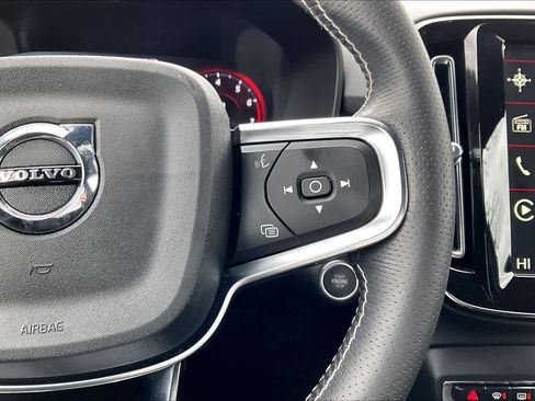 Used 2021 Volvo XC40 T5 R-Design w/ Advanced Package image 27