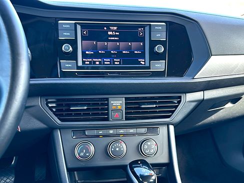 Used 2024 Volkswagen Jetta S image 31