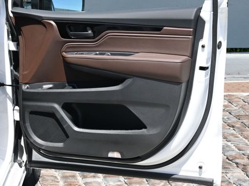 New 2025 Honda Odyssey Touring image 11