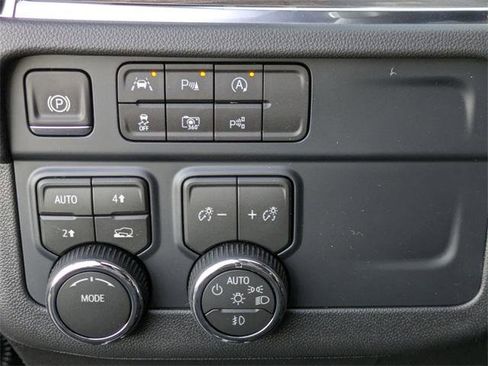 New 2026 Chevrolet Suburban Premier image 15