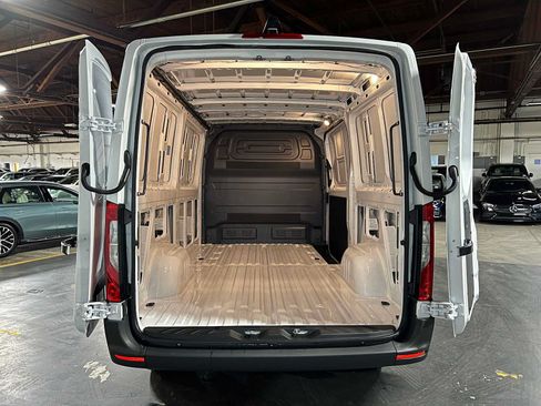 Used 2025 Mercedes-Benz Sprinter 2500 image 16
