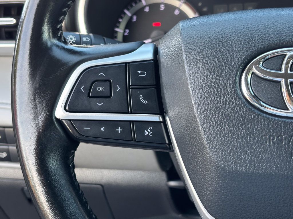 Used 2023 Toyota Highlander XLE AWD/4WD image 28