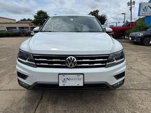 Used 2018 Volkswagen Tiguan SEL AWD/4WD image 2