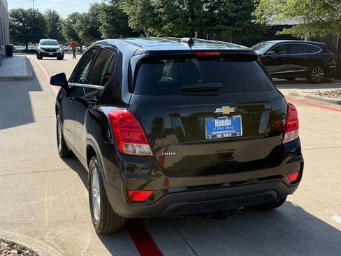 Used 2020 Chevrolet Trax LS w/ Tint and Cruise Package FWD image 3