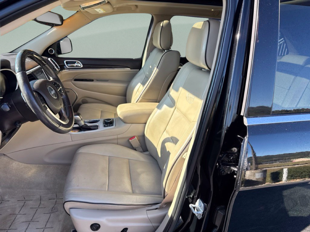Used 2018 Jeep Grand Cherokee Overland AWD/4WD image 10
