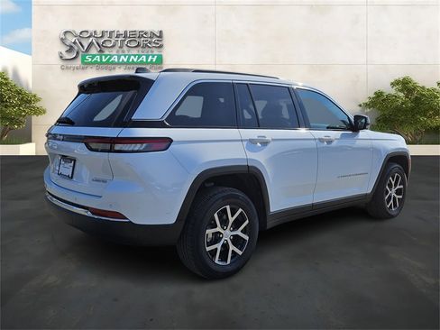 Used 2024 Jeep Grand Cherokee Limited w/ Luxury Tech Group II image 5