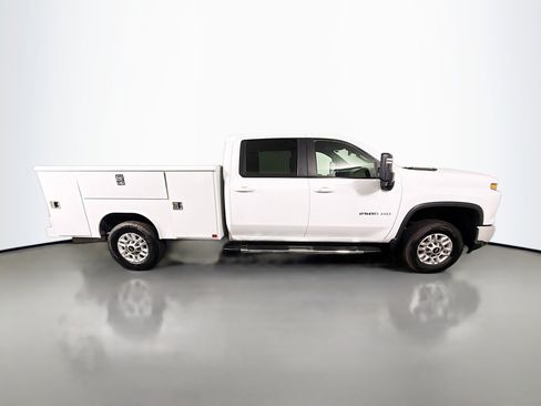 Used 2024 Chevrolet Silverado 2500 LT w/ Convenience Package image 11