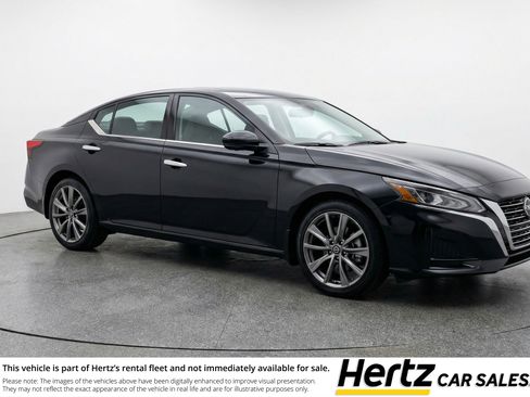 Used 2025 Nissan Altima 2.5 SV image 1