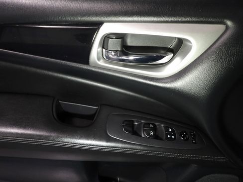 Used 2018 Nissan Pathfinder SV w/ Cargo Package image 10