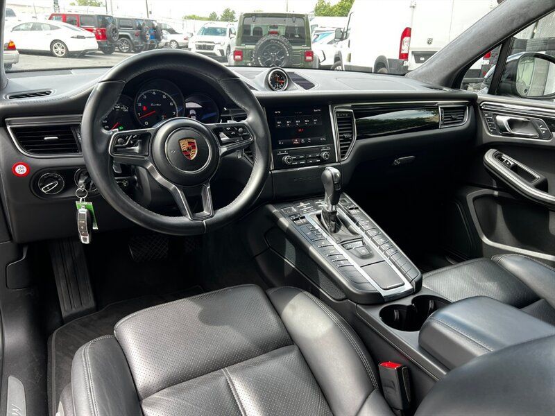 Used 2017 Porsche Macan Turbo AWD/4WD image 23