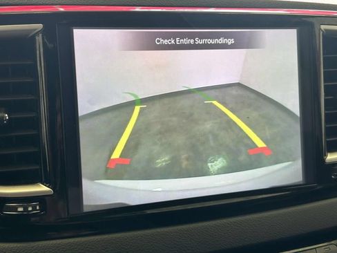 Used 2024 Chrysler Pacifica Touring-L FWD image 24