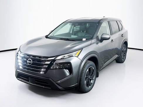 Used 2024 Nissan Rogue SV image 3