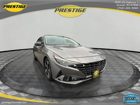 Used 2021 Hyundai Elantra SEL w/ Convenience + Premium Package FWD image 3