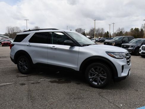 Used 2026 Ford Explorer Active w/ Active Comfort Package image 8