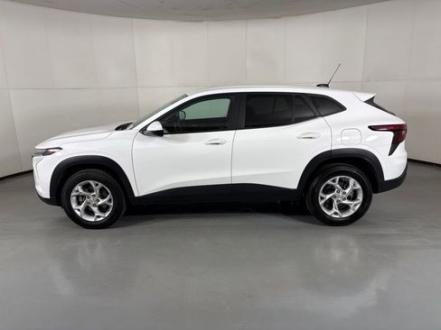 Used 2024 Chevrolet Trax LS w/ LS Convenience Package FWD image 5
