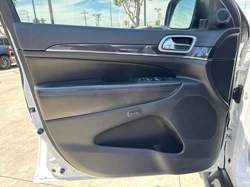 Used 2018 Jeep Grand Cherokee Trailhawk w/ Trailhawk Luxury Group AWD/4WD image 12