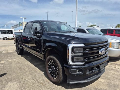 Used 2025 Ford F250 Platinum AWD/4WD image 2