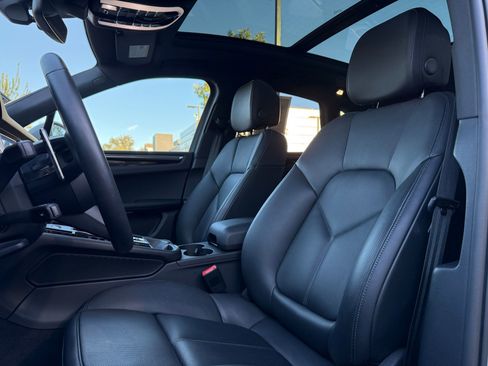 Used 2025 Porsche Macan image 5