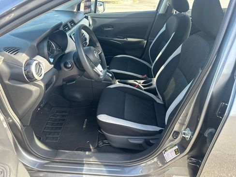 Used 2021 Nissan Versa SV image 9