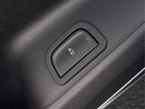 Certified 2025 Buick Enclave Preferred image 19