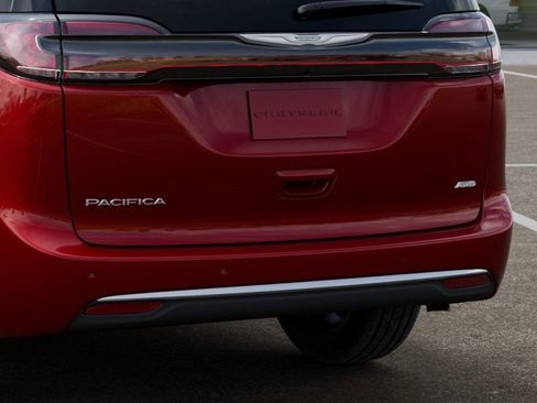 New 2026 Chrysler Pacifica Pinnacle image 13