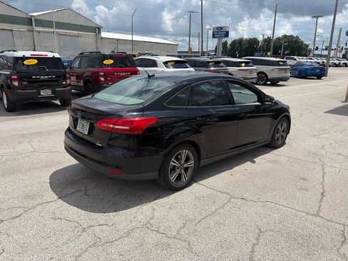 Used 2016 Ford Focus SE FWD image 3