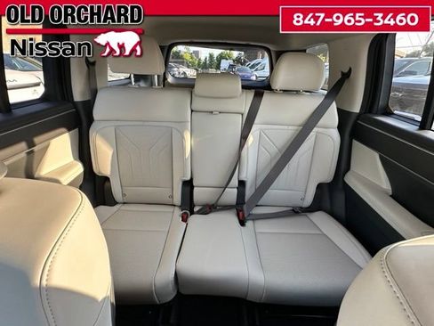 Used 2025 Hyundai Santa Fe SEL AWD/4WD image 11