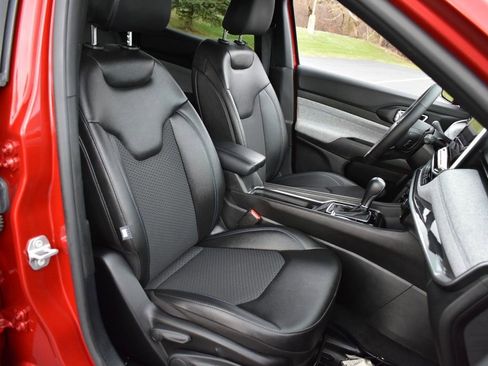 Used 2025 Jeep Compass Latitude image 18