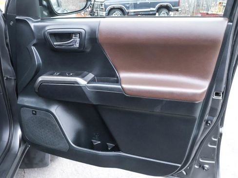 Used 2019 Toyota Tacoma Limited image 36