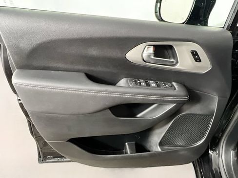 Used 2024 Chrysler Pacifica Limited w/ S Appearance Package FWD image 34