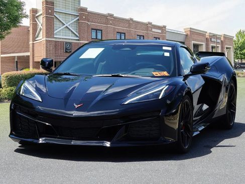 Used 2025 Chevrolet Corvette Z06 RWD image 4