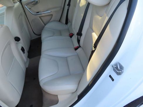 Used 2014 Volvo S60 T5 image 8