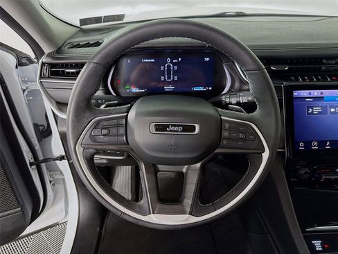 Used 2023 Jeep Grand Cherokee L Limited image 12