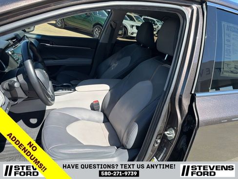 Used 2020 Toyota Camry XLE w/ Four Season Floor Mat Package image 14