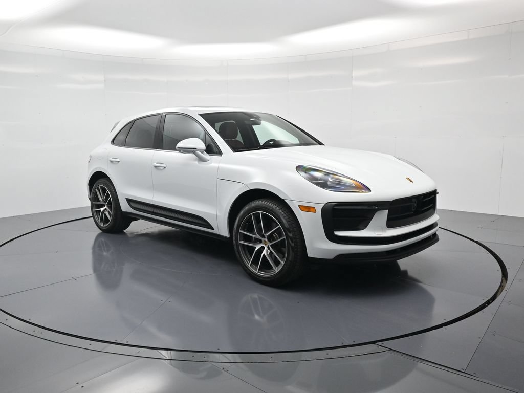 Used 2026 Porsche Macan AWD/4WD image 32
