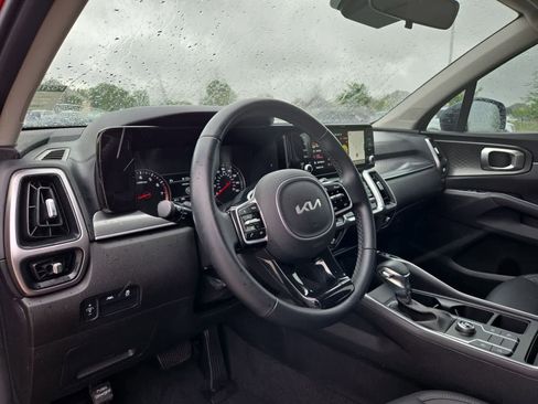 Used 2023 Kia Sorento S w/ Panoramic Sunroof Package image 2