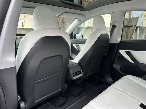 Used 2021 Tesla Model Y Long Range image 12