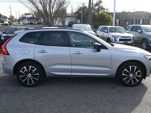 Used 2025 Volvo XC60 B5 Plus image 14