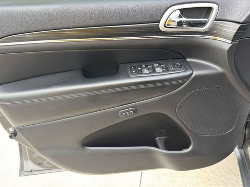 Used 2019 Jeep Grand Cherokee Limited AWD/4WD image 10