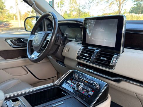 Used 2018 Lincoln Navigator Select w/ Cargo Package image 20