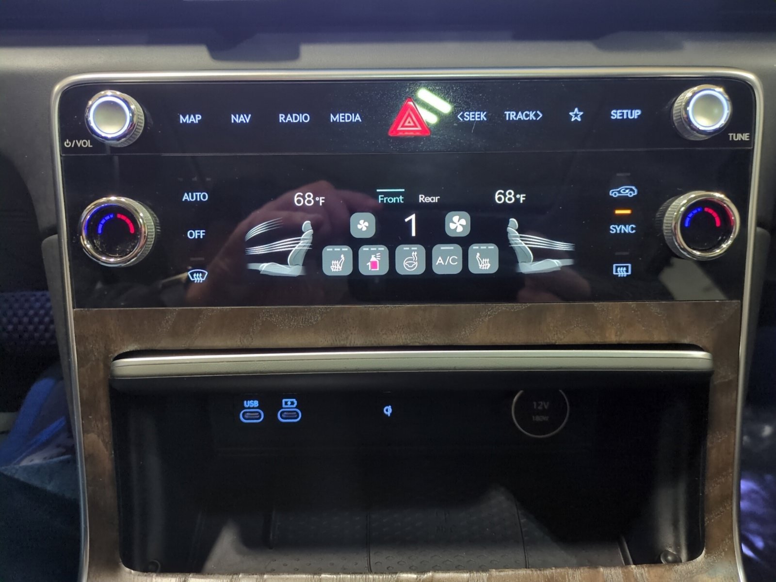 Certified 2025 Genesis GV80 2.5T Select AWD/4WD image 23