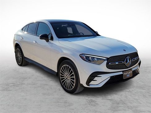 Used 2025 Mercedes-Benz GLC 300 4MATIC image 1
