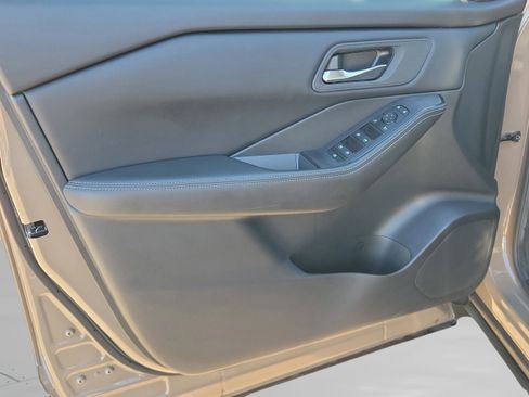 Certified 2024 Nissan Rogue SV image 33