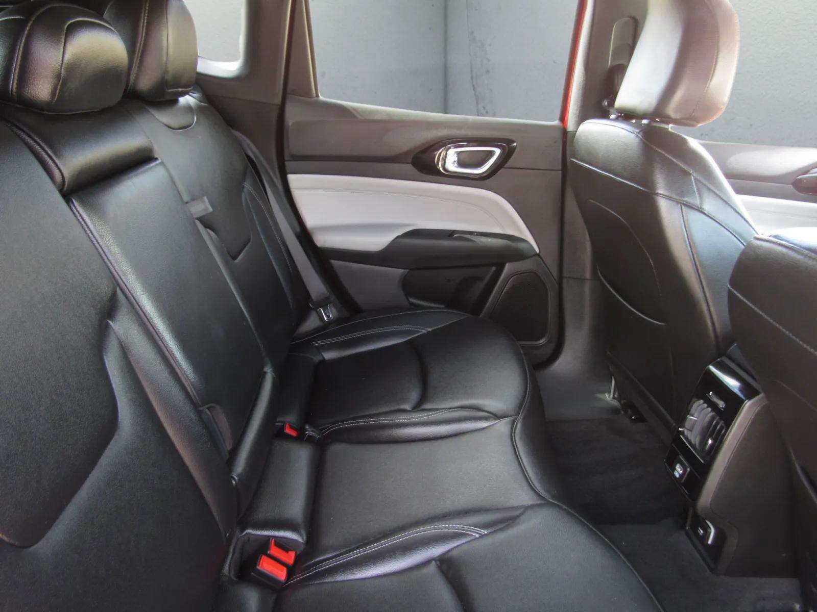 Used 2025 Jeep Compass Limited AWD/4WD image 11
