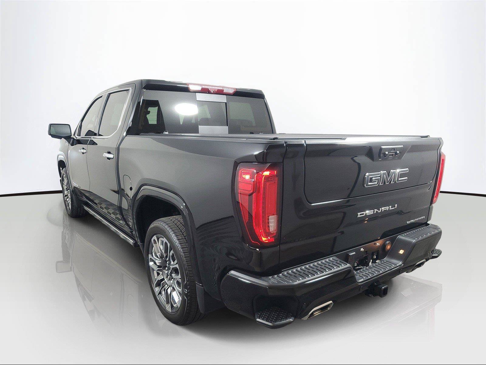 Used 2025 GMC Sierra 1500 Denali Ultimate AWD/4WD image 4