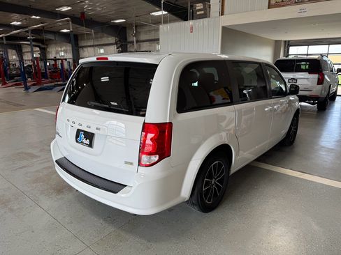 Used 2018 Dodge Grand Caravan SE FWD image 7