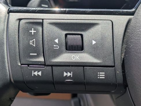 Used 2023 Nissan Pathfinder Platinum AWD/4WD image 13