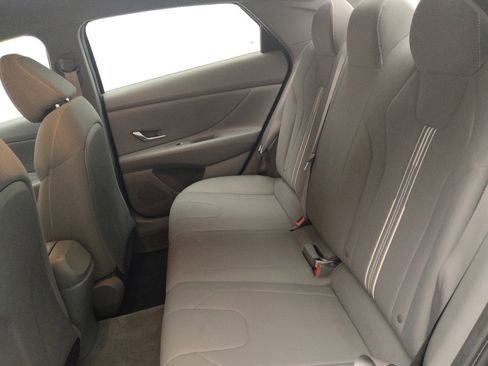 Used 2022 Hyundai Elantra SEL image 18