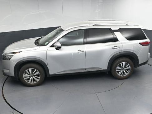 Used 2025 Nissan Pathfinder SL image 39