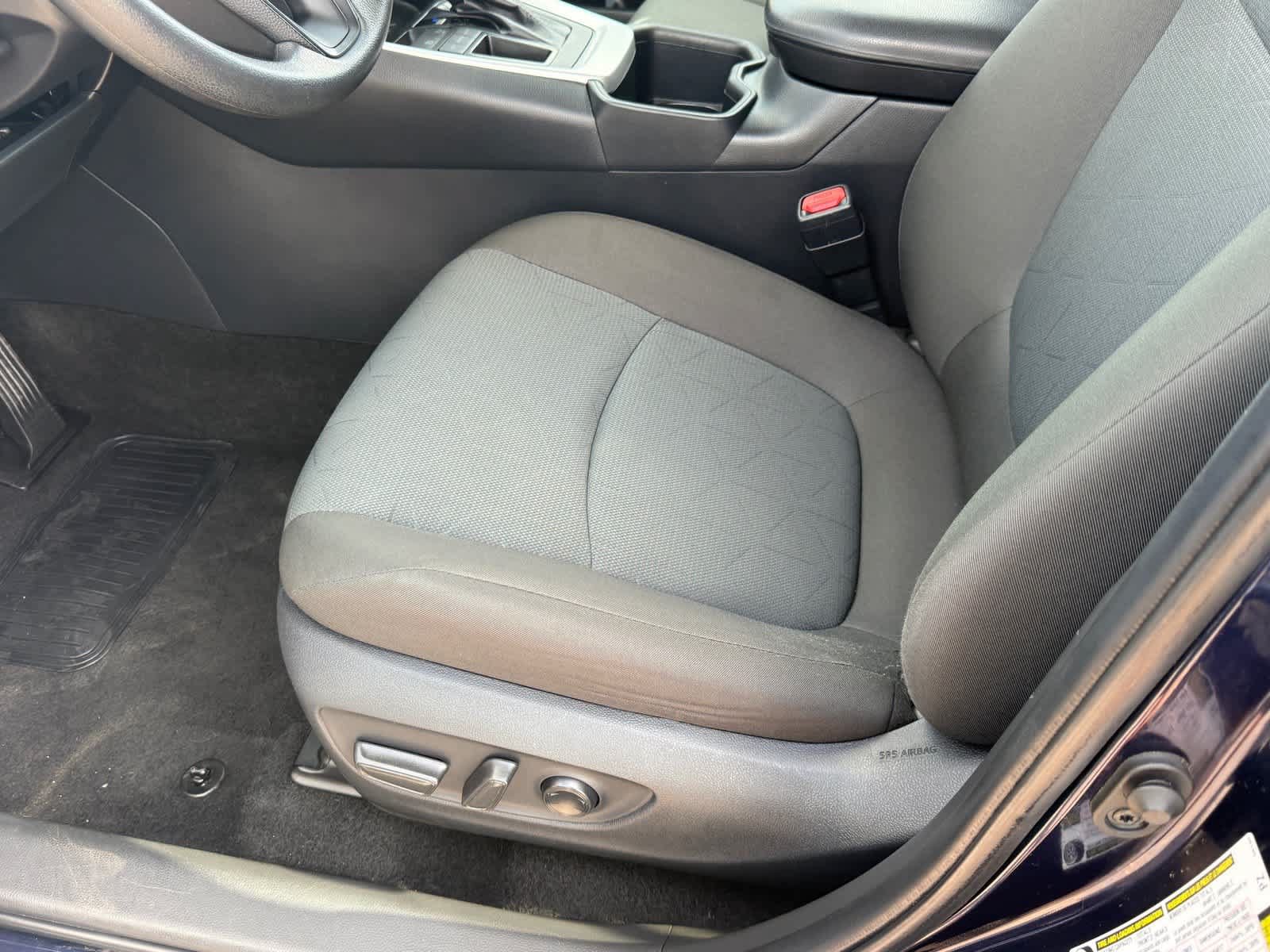 Used 2025 Toyota RAV4 XLE FWD image 14